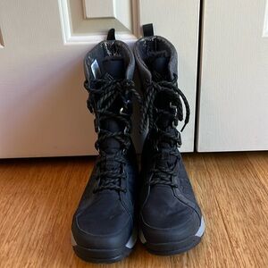 Columbia Women’s snow boots US size 9